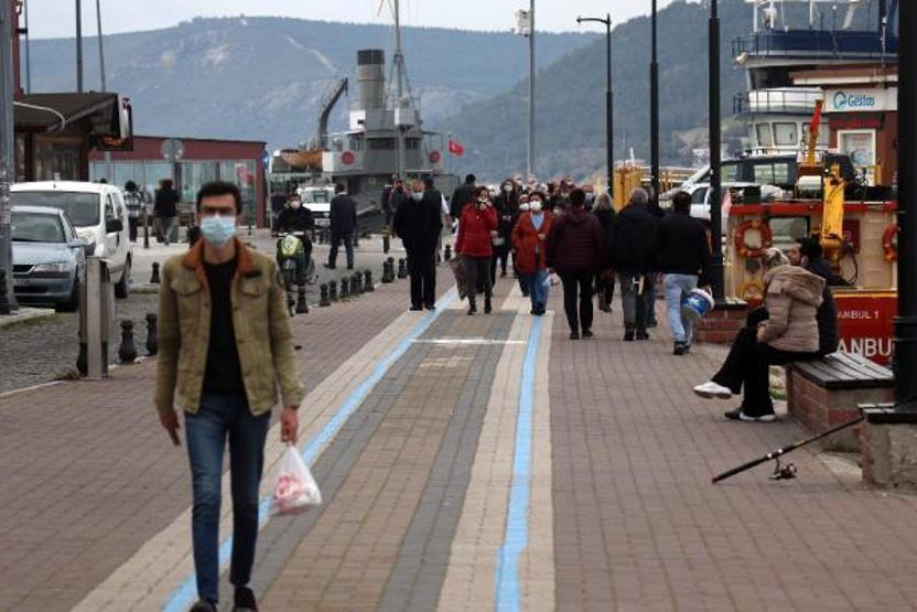 Çanakkalede kordon boyunda yoğunluk oluştu
