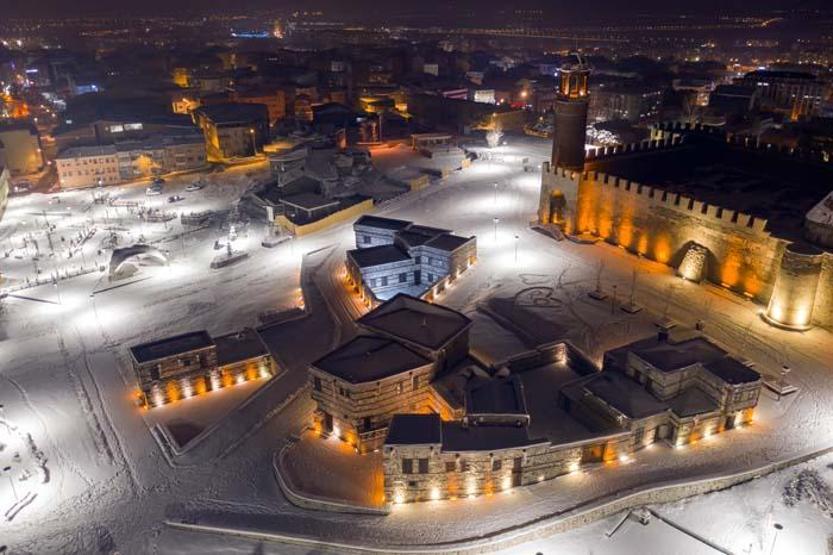 Doğunun kış cenneti gündüz bembeyaz, gece ise ışıl ışıl