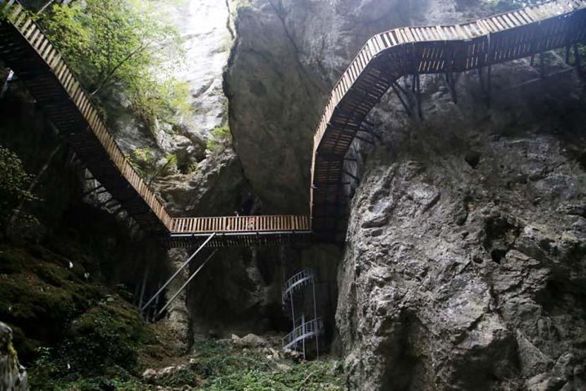 Görüntüsü ile doğal akvaryumu andırıyor Doğa harikasına pandemide bile ziyaretçi akını