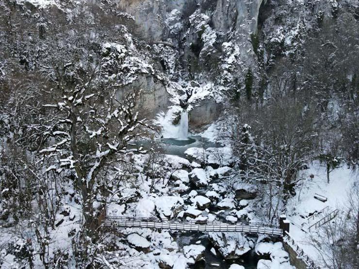 Görüntüsü ile doğal akvaryumu andırıyor Doğa harikasına pandemide bile ziyaretçi akını