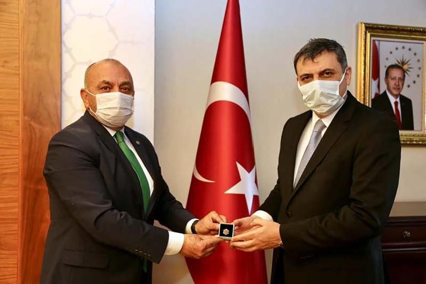 Tarlada çalışırken yaklaşık 3 bin 500 yıllık Hitit mührü buldu
