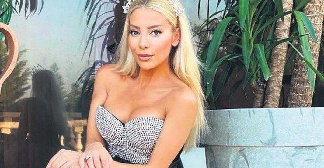 Ajda Pekkan da Gülşahzede oldu Tasarladığı elbise tıpatıp aynı