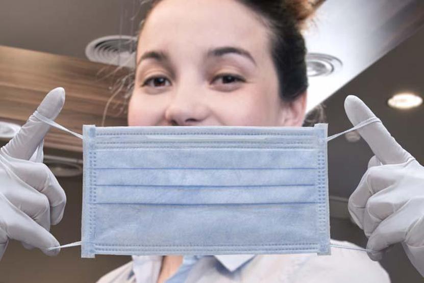 Konuşurken ıslanan maske hemen değiştirilmeli