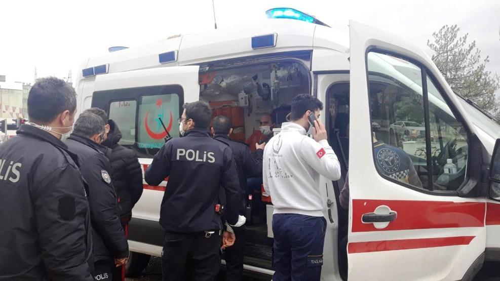 Taksiciler ve müşteri arasında bıçaklı kavga: 2 yaralı