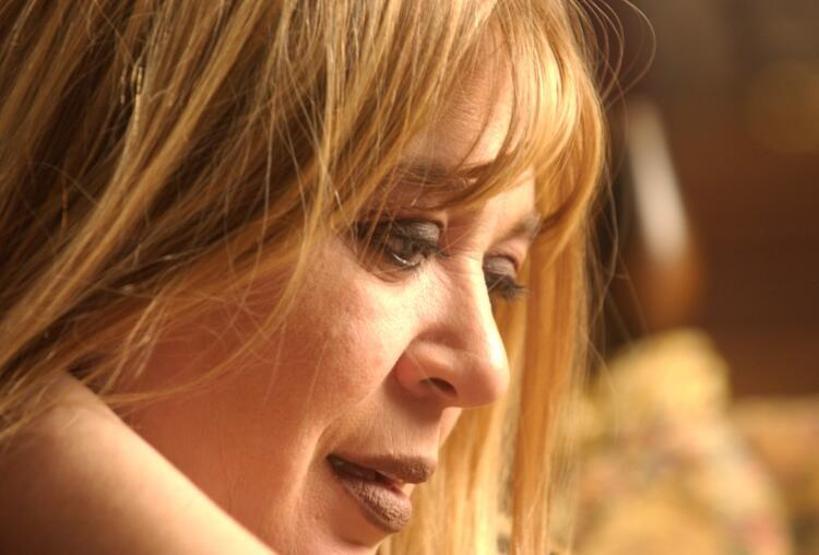 Zerrin Özer: Abim dediğim insanın tecavüzüne uğradım