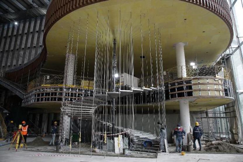 AKMde sona doğru: Koltuklar takılıyor, iskele sökülüyor