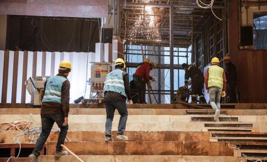 AKMde sona doğru: Koltuklar takılıyor, iskele sökülüyor
