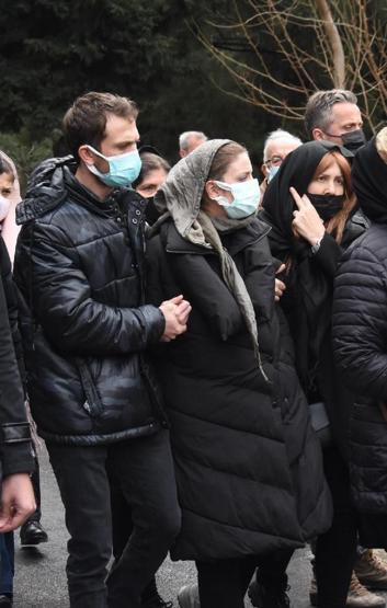 Bige Önalın babası Erhan Önal son yolculuğuna uğurlandı