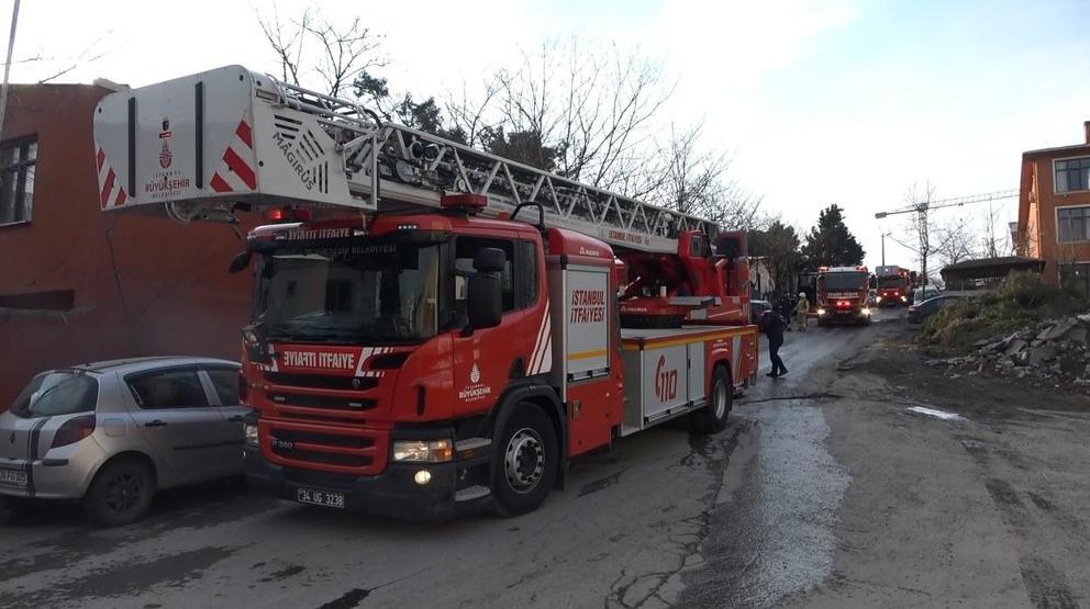İstanbulda fabrika yangını Gökyüzünü duman kapladı