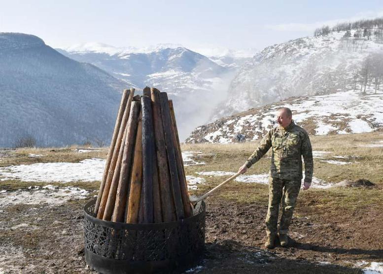 Azerbaycan Cumhurbaşkanı Aliyev, Şuşada Nevruz ateşini yaktı