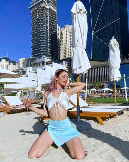Feride Hilal Akın, Dubai tatilinde aşk sinyali verdi