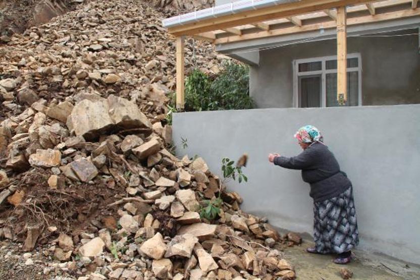Rizede heyelan: 3 ev tahliye edildi