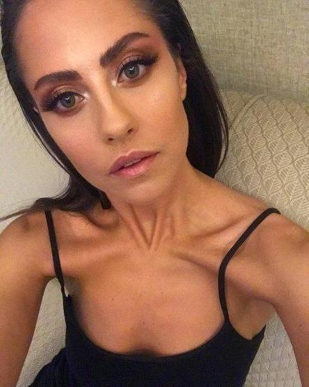 Derya Uluğ imaj değiştirdi: Artık sarışın diyebilirsiniz