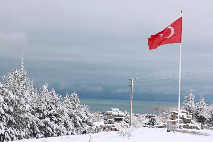 Konyada mart karı güzelliği