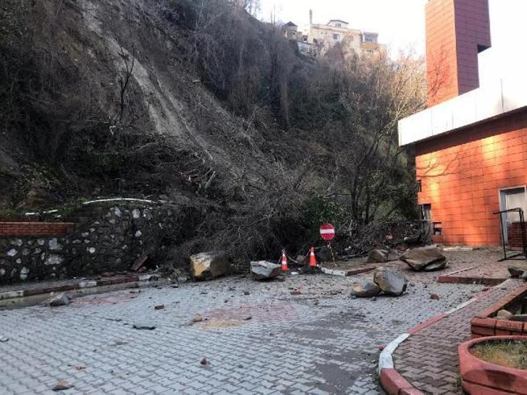 Zonguldakta otobüs terminali heyelan nedeniyle kapatıldı
