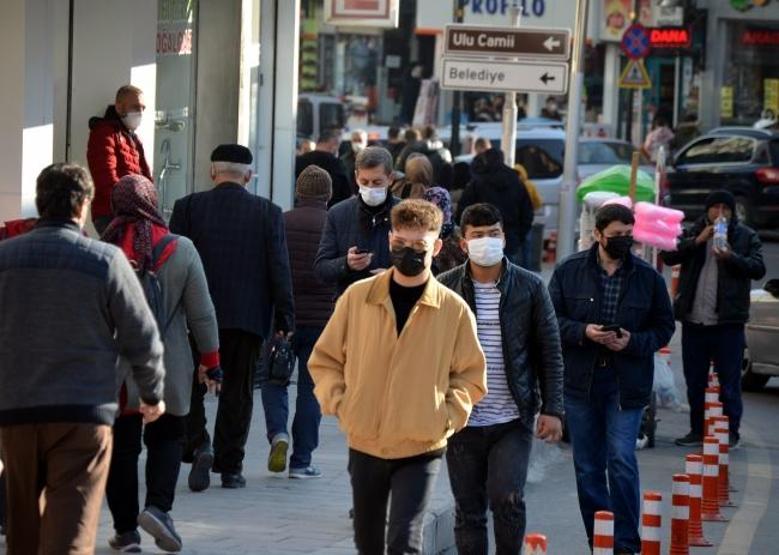 Gençler COVID-19’a artık daha fazla yakalanıyor