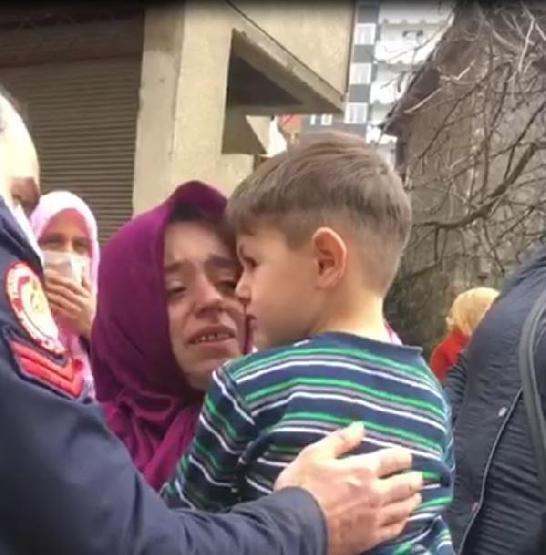 Yangında üst katta mahsur kalan 3’ü çocuk, 4 kişi kurtarıldı