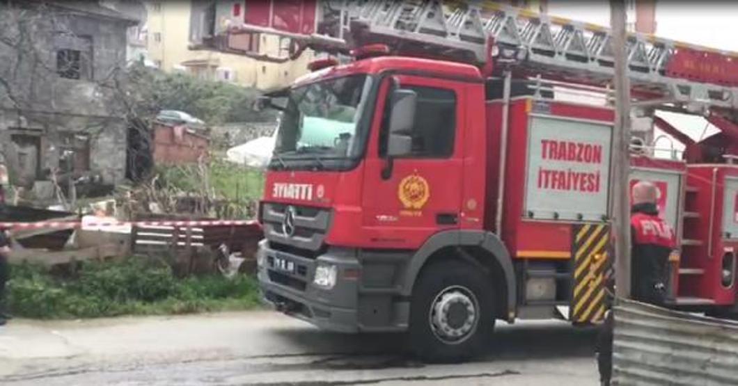 Yangında üst katta mahsur kalan 3’ü çocuk, 4 kişi kurtarıldı