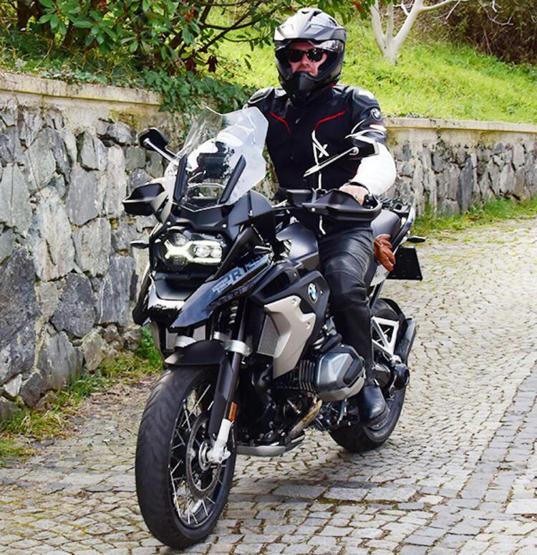 Kıvanç Tatlıtuğ lüks motosikletiyle objektiflere takıldı Fiyatı dudak uçuklattı