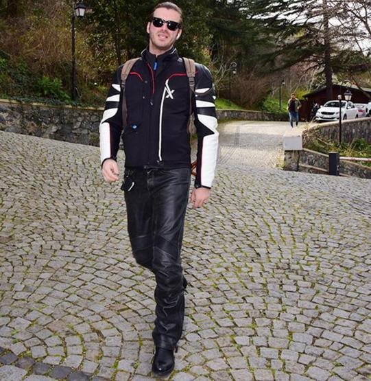 Kıvanç Tatlıtuğ lüks motosikletiyle objektiflere takıldı Fiyatı dudak uçuklattı