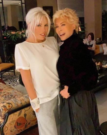Ajda Pekkan zor günler geçiriyor İki dizinden de ameliyat oldu