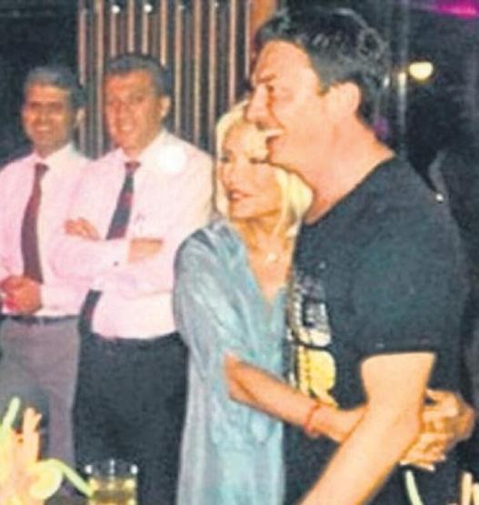 Ajda Pekkan zor günler geçiriyor İki dizinden de ameliyat oldu