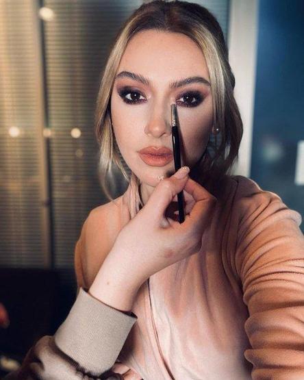 Hadise gelen yorumlara isyan etti: Roberto Carlos bacaklı dediler