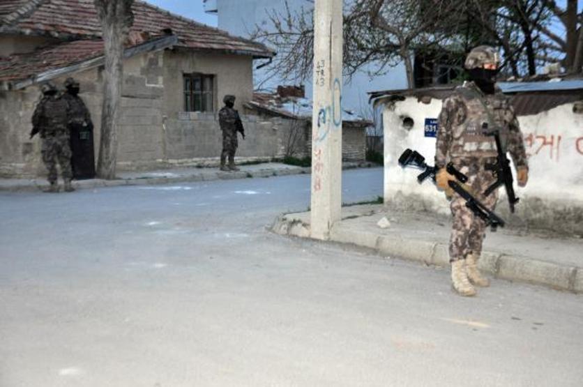 Tarım işçisi olarak gelip, uyuşturucu satan şebekeye operasyon