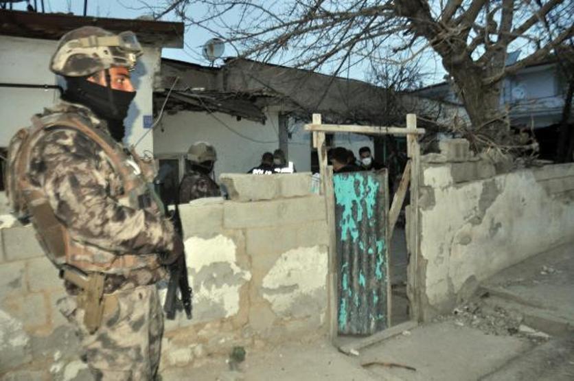 Tarım işçisi olarak gelip, uyuşturucu satan şebekeye operasyon