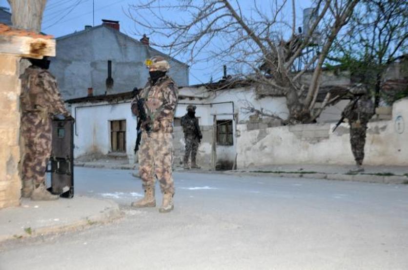 Tarım işçisi olarak gelip, uyuşturucu satan şebekeye operasyon