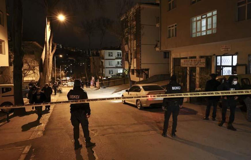 Ankarada çökme tehlikesi nedeniyle 8 katlı bina boşaltıldı