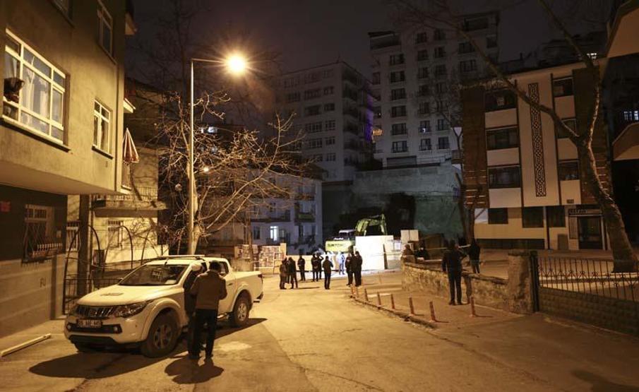 Ankarada çökme tehlikesi nedeniyle 8 katlı bina boşaltıldı