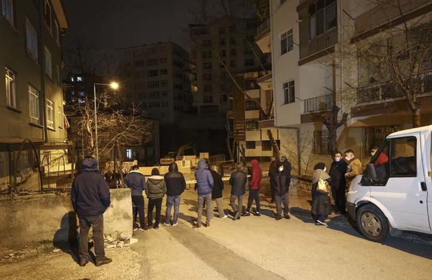 Ankarada çökme tehlikesi nedeniyle 8 katlı bina boşaltıldı