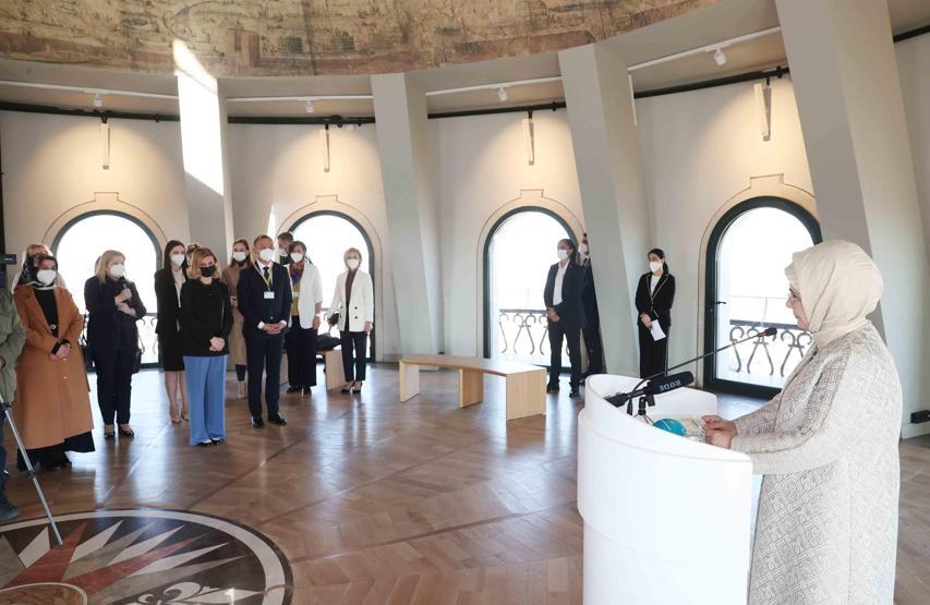 Emine Erdoğan, Ukrayna Devlet Başkanı Zelenskiynin eşi Olena Zelenska ile Galata Kulesini ziyaret etti