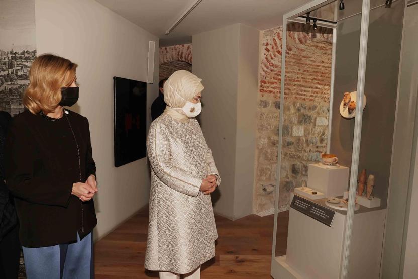 Emine Erdoğan, Ukrayna Devlet Başkanı Zelenskiynin eşi Olena Zelenska ile Galata Kulesini ziyaret etti