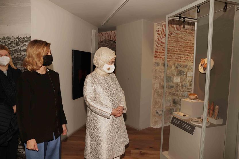 Emine Erdoğan, Ukrayna Devlet Başkanı Zelenskiynin eşi Olena Zelenska ile Galata Kulesini ziyaret etti