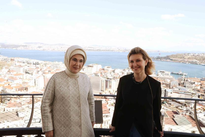 Emine Erdoğan, Ukrayna Devlet Başkanı Zelenskiynin eşi Olena Zelenska ile Galata Kulesini ziyaret etti