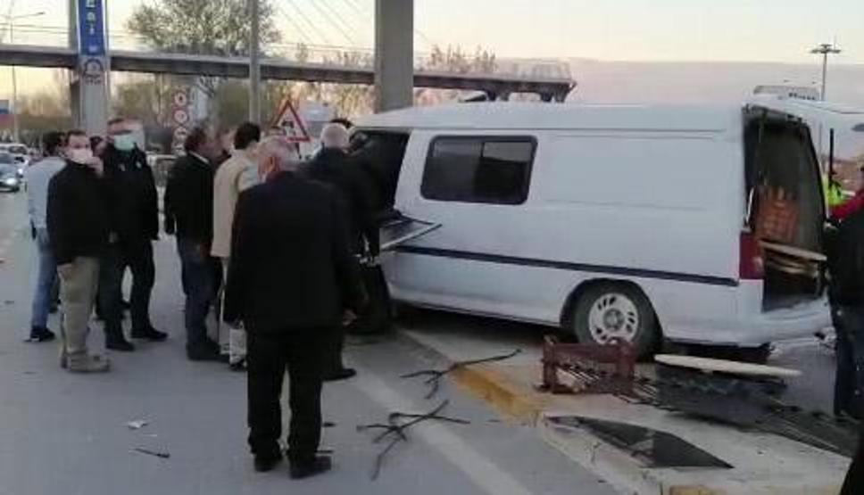 Eski bakan Tüzmen, kazada yaralanan kişinin başından ayrılmadı