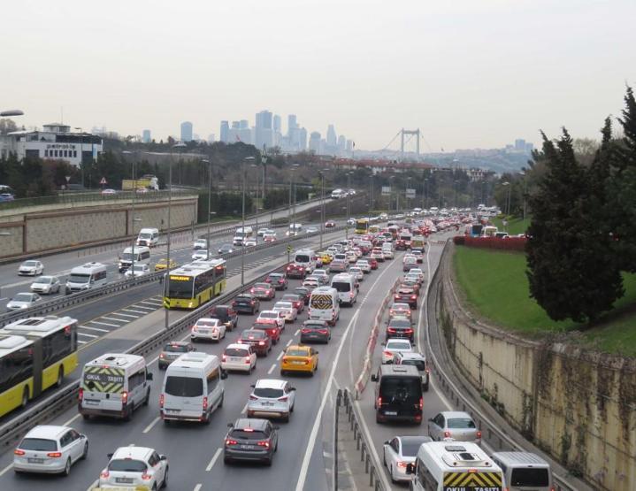 56 saatlik kısıtlama sonrası İstanbulda trafik yoğunluğu