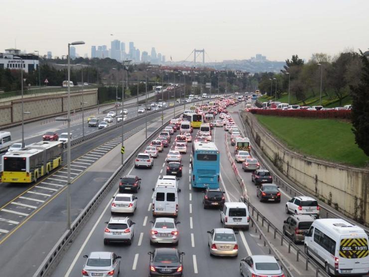 56 saatlik kısıtlama sonrası İstanbulda trafik yoğunluğu