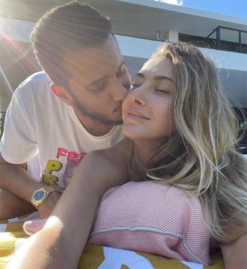 Melisa Döngelin bikinili pozları Guido Senianın dikkatini çekti