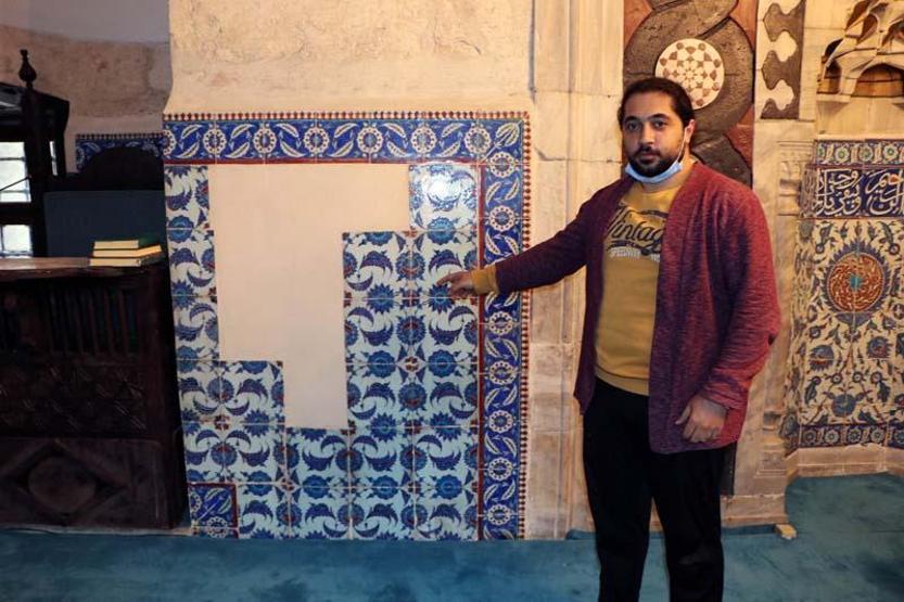 Adanada 19 yıl önce soyulan caminin çinileri, Londrada müzayededen çıktı