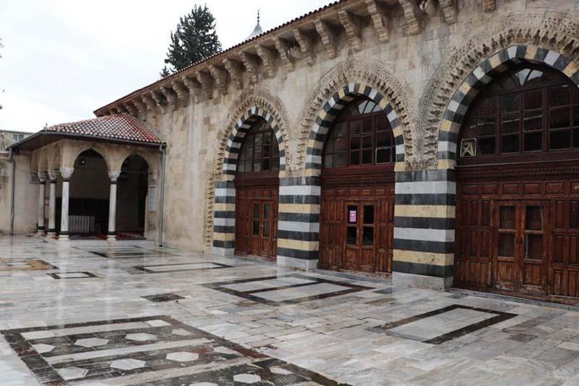 Adanada 19 yıl önce soyulan caminin çinileri, Londrada müzayededen çıktı