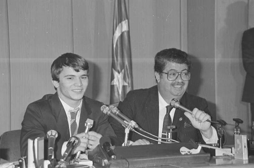 8. Cumhurbaşkanı Özalın ölümünün üzerinden 28 yıl geçti