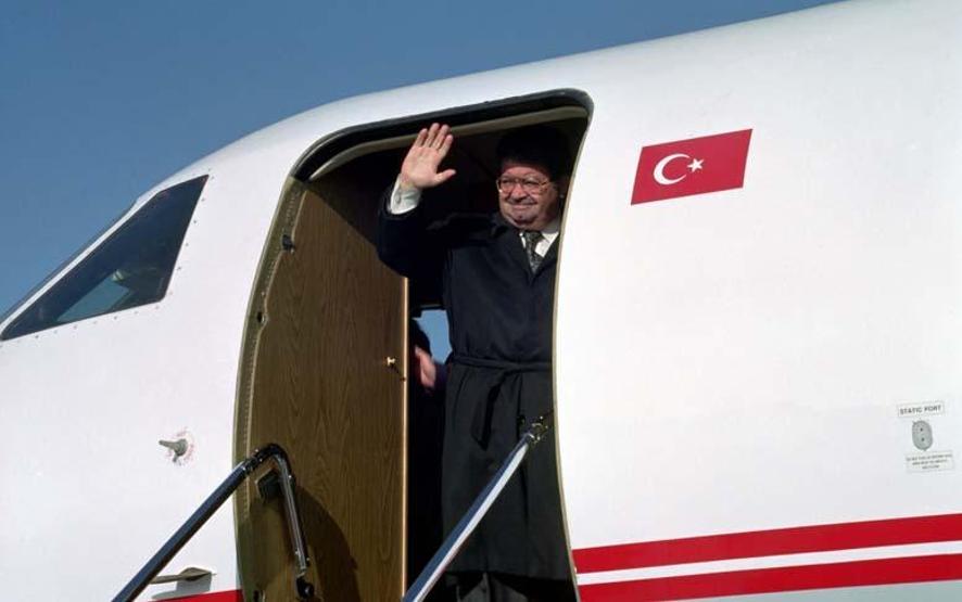 8. Cumhurbaşkanı Özalın ölümünün üzerinden 28 yıl geçti
