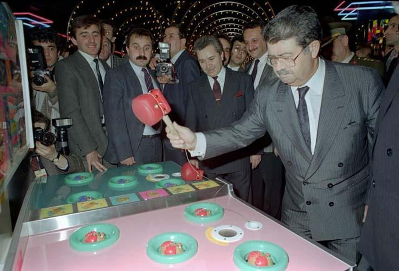 8. Cumhurbaşkanı Özalın ölümünün üzerinden 28 yıl geçti
