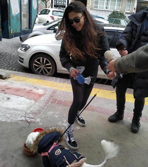 Dilara Aksüyek ile Onur Bay aşka geldi Sevgilisinin kulağını ısırdı