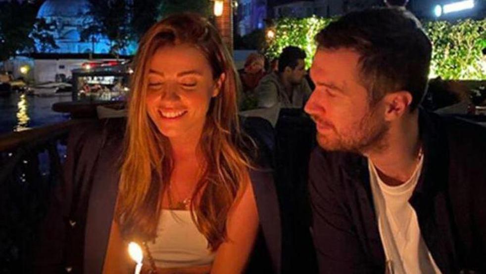 Oğulcan Enginden Ezgi Eyüboğluna sürpriz ziyaret