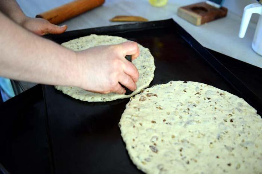 Tokat çöreği ramazan sofralarını süslüyor