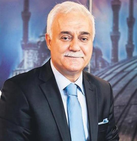 İzleyicilerin soruları Nihat Hatipoğlunu gülümsetti